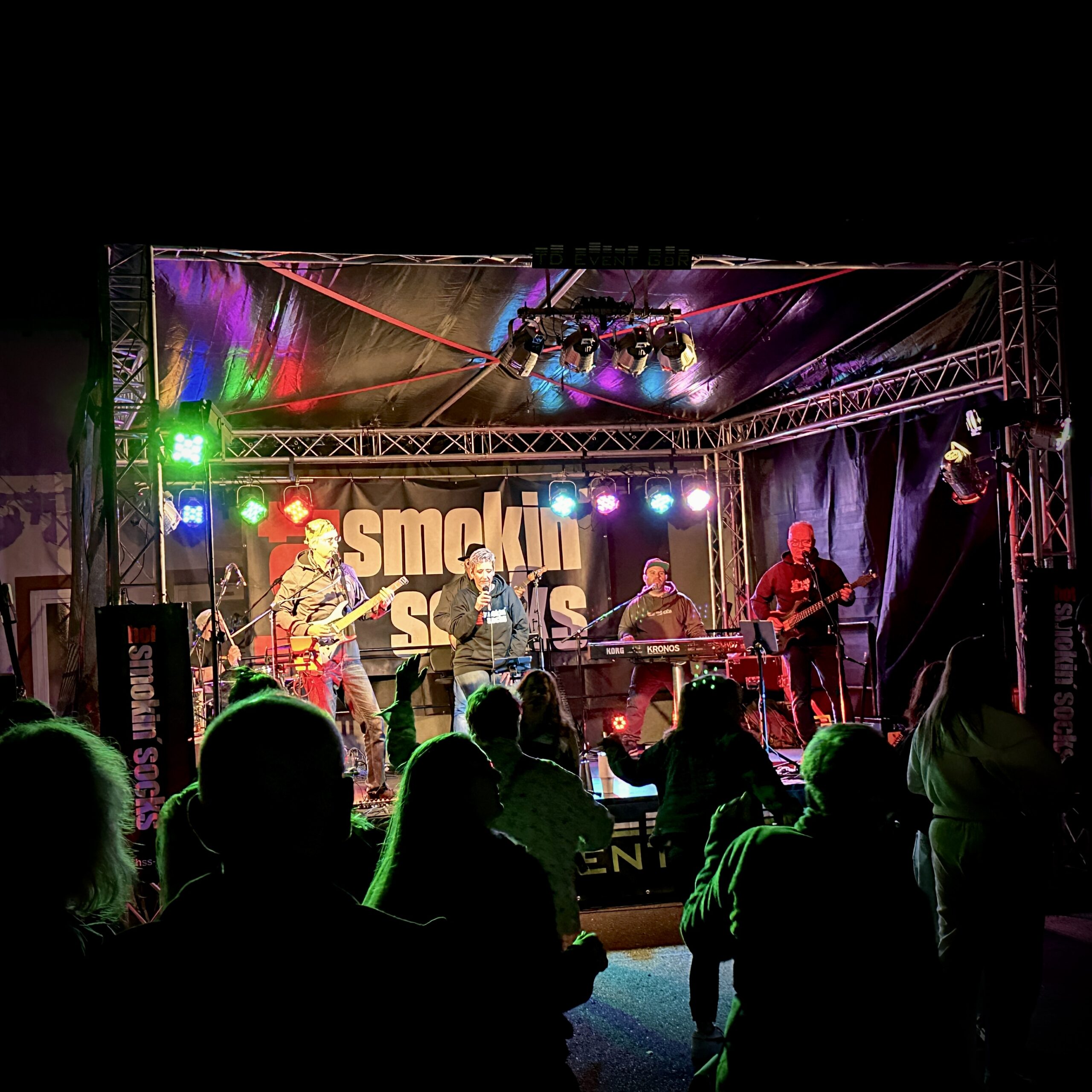 Hot Smokin' Socks live auf der Bühne